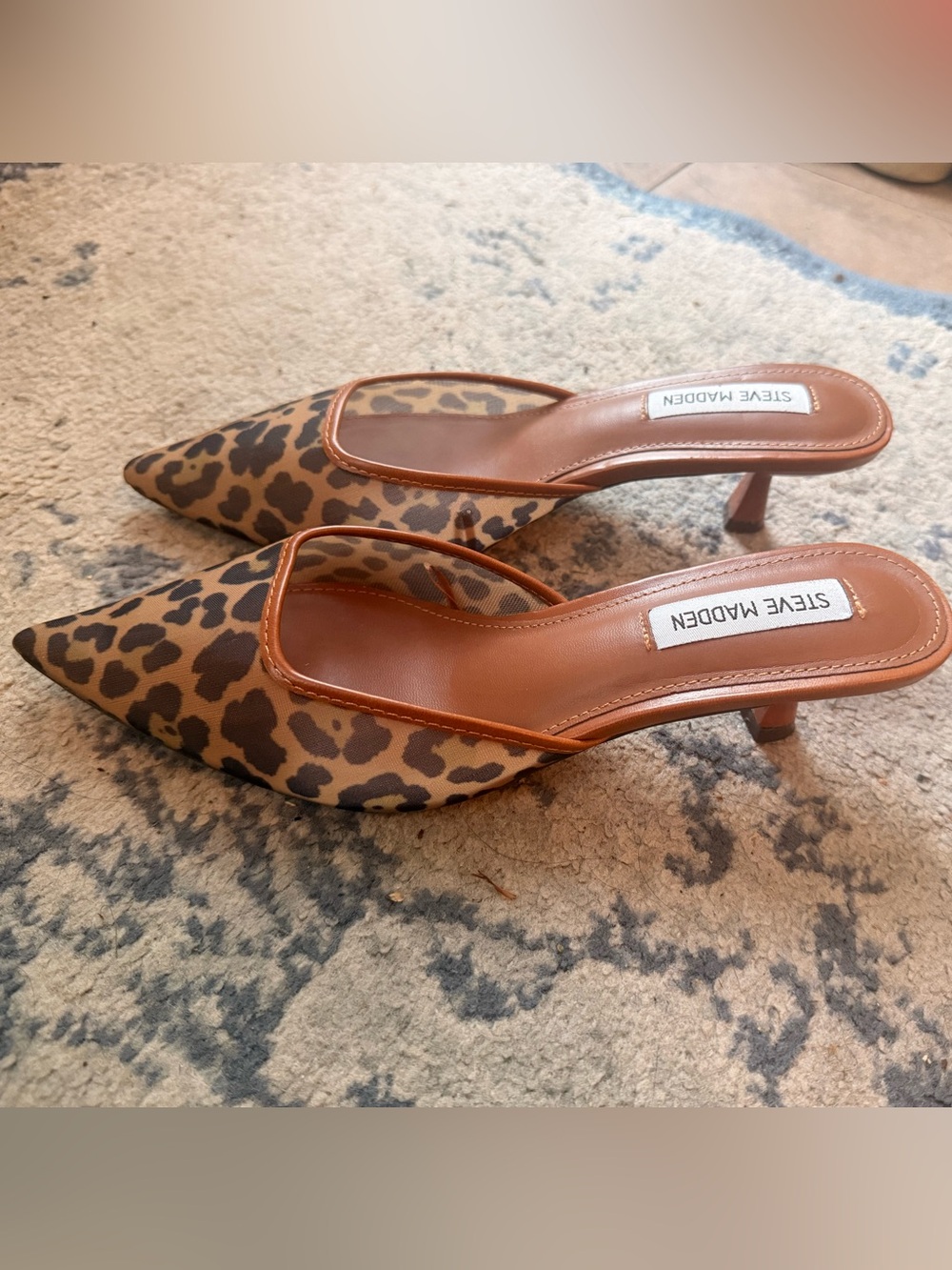 Steve Madden Women's LisbethSteve Madde Pointed Toe Mule, Slip-On Heeled Sandals - Picture 3 of 3